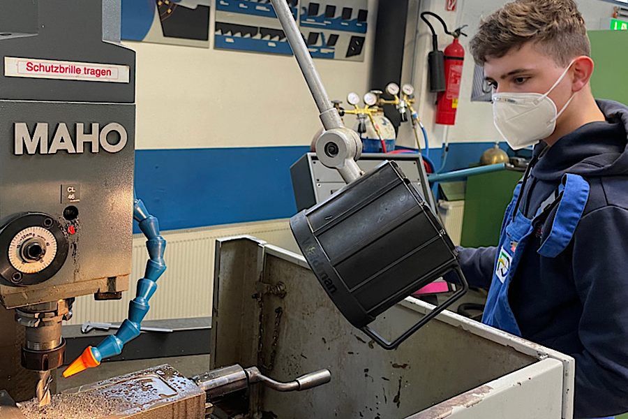 Metall-, Holz- und Elektrotechniker der Berufsfachschule auf der Zielgeraden