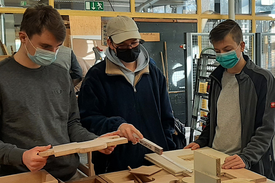 23 Teilnehmer erhalten TSM1 Schein – Einführung in das Arbeiten an Holzbearbeitungsmaschinen