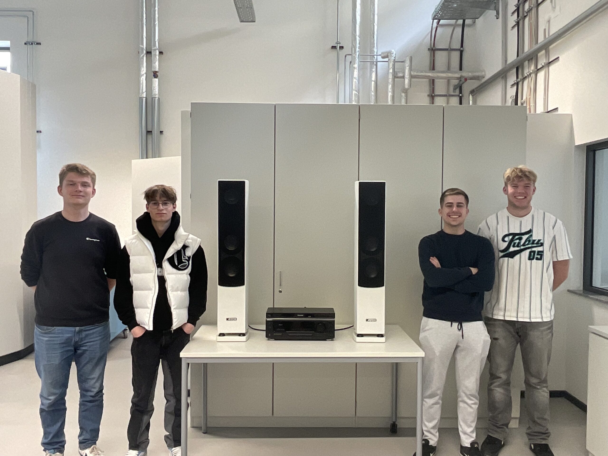 Bau eines HiFi-Boxen-Paar der Marke Canton