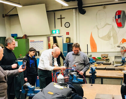 Kultusminister Armin Schwarz besucht Berufsschulzentrum Limburg