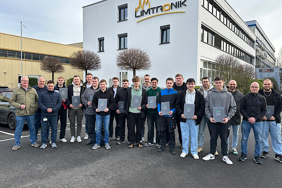 Erfolgreicher Abschluss der Elektronik-Auszubildenden 2025: Ein solider Start in die berufliche Zukunft