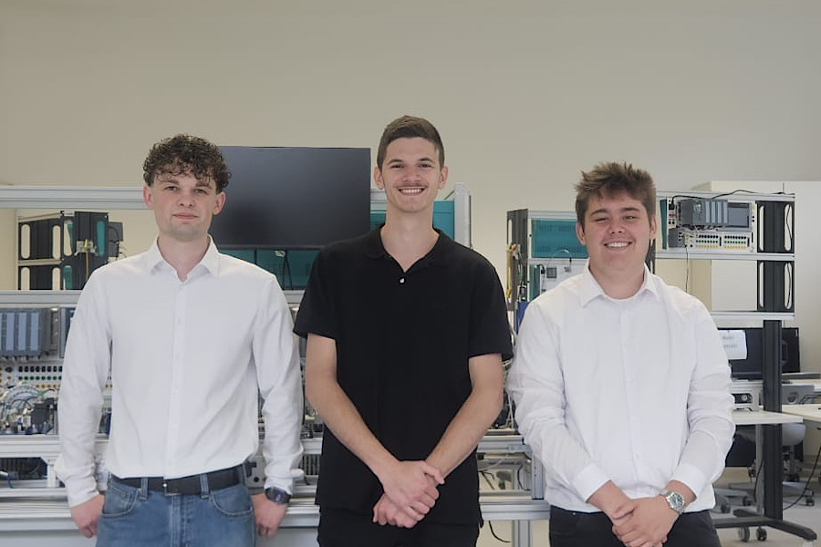 Digitalisierung live erleben: Ein Schülerprojekt zur Fernsteuerung der Lernfabrik